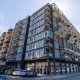 Proseguendo verso sud il lungomare Perotti diventa corso Trieste, strada che � introdotta  da un alto palazzo scuro...